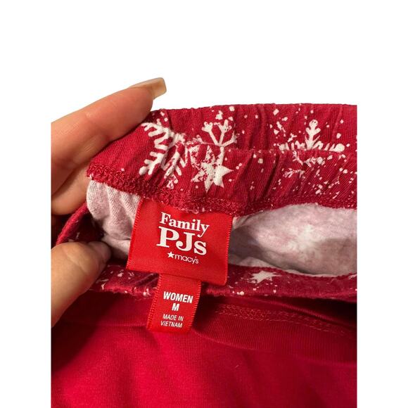 Macy Women's Red Family PJs‎ Matching Merry Snowflake Pajama Set Size Medium - Picture 6 of 6